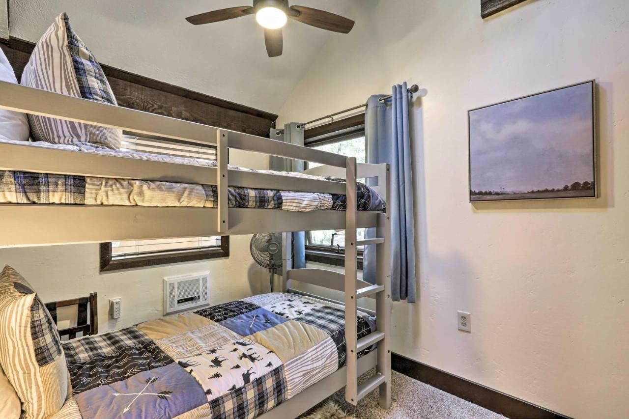 Woodsy Flagstaff Hideaway With Deck And Sunroom! Mountainaire エクステリア 写真