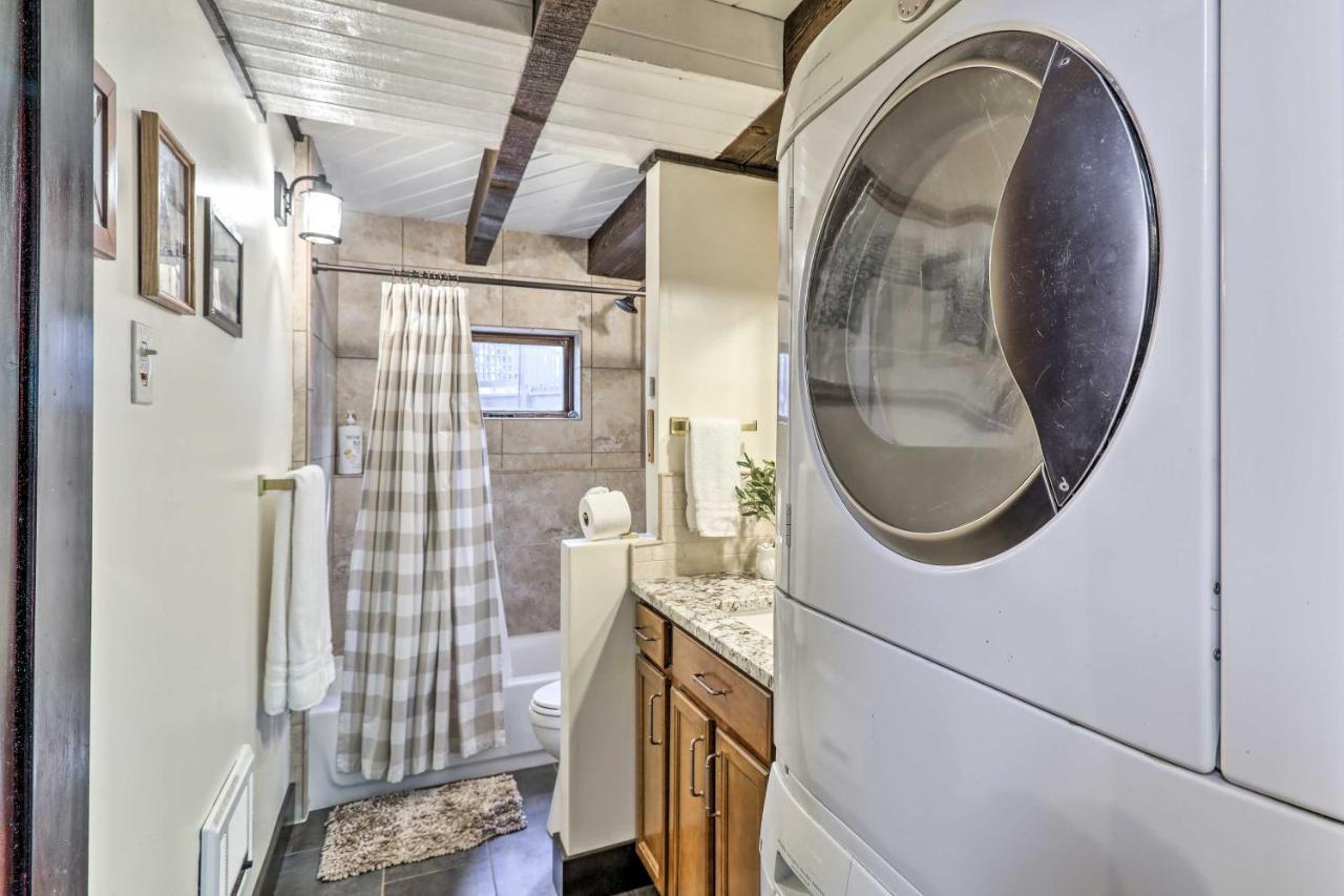 Woodsy Flagstaff Hideaway With Deck And Sunroom! Mountainaire エクステリア 写真